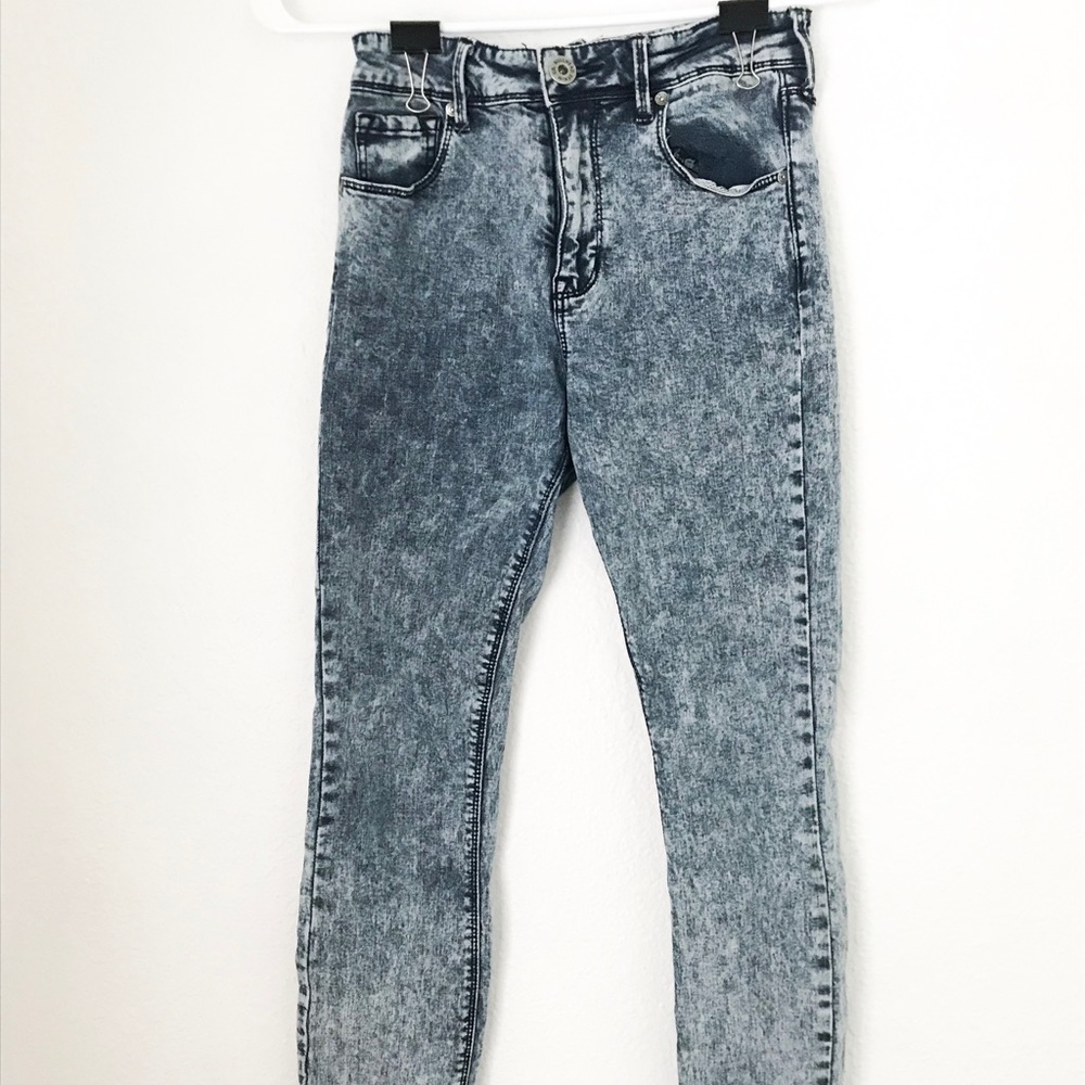 Bullhead Jeans - Picture 2 of 3